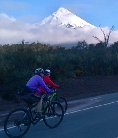 Anna & Peter Murphy Cycling on the  tour with redspokes