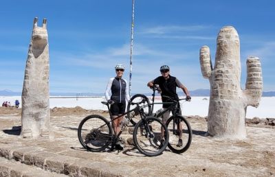 Karin and Sten Cycling on the  tour with redspokes