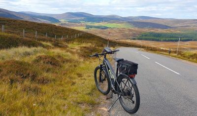 Noelle Thabault Cycling on the  tour with redspokes
