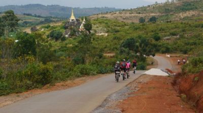Martin Hamilton Cycling on the  tour with redspokes
