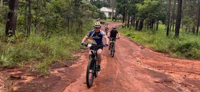 Graeme Guilford  Cycling on the  tour with redspokes