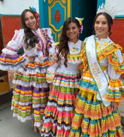 Nigel Perry Cycling on the  tour with redspokes