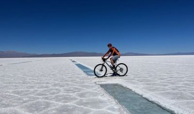 Allan Hilder Cycling on the  tour with redspokes