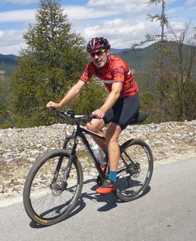 Joseph Steel Cycling on the  tour with redspokes