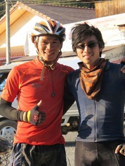 Justin Lam Cycling on the  tour with redspokes