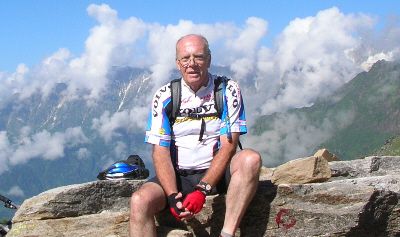 Keith Swanson Cycling on the  tour with redspokes