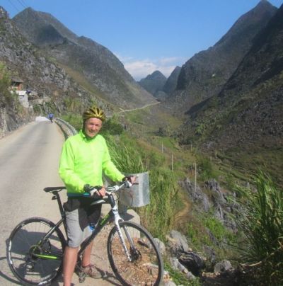 Robert Oddo Cycling on the  tour with redspokes