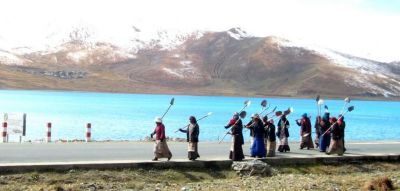 Minetta Koomstra & Jan Ronken Cycling on the  tour with redspokes
