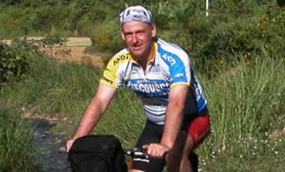 Ian Smith Cycling on the  tour with redspokes