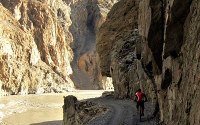 Derek Wright Cycling on the  tour with redspokes