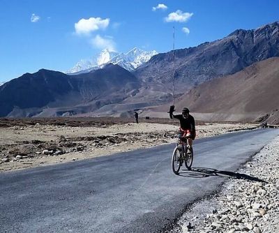 Richard Matheson Cycling on the  tour with redspokes