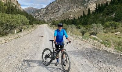 Lars Oerbaek Cycling on the  tour with redspokes